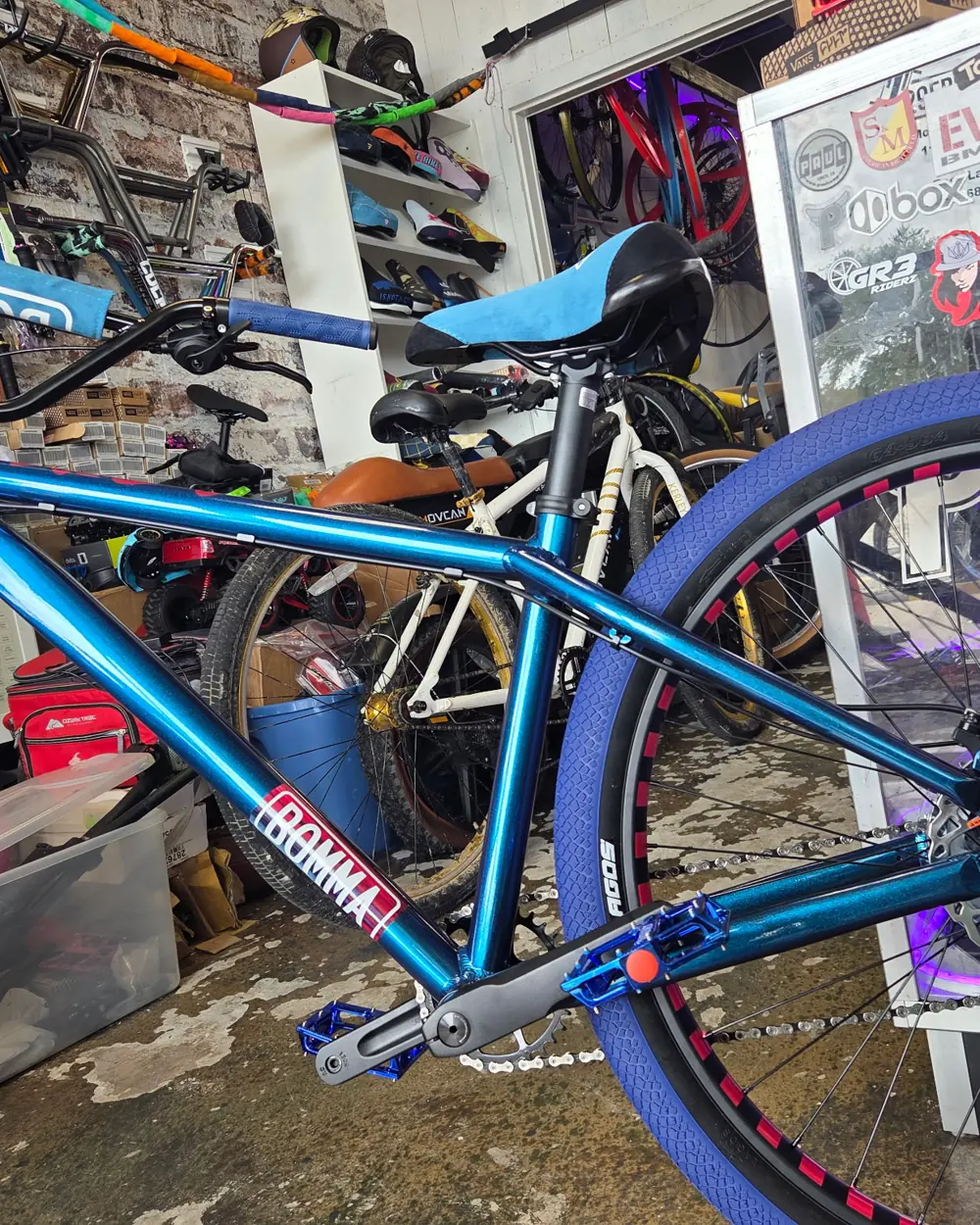 Metallic teal SE Bomma with navy tires, blue seat and blue pedals