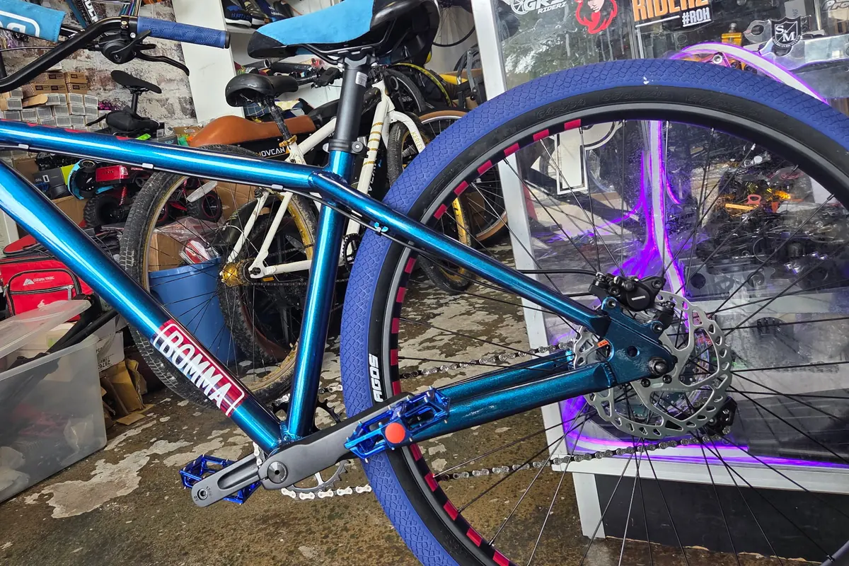 Metallic teal SE Bomma custom build in the shop